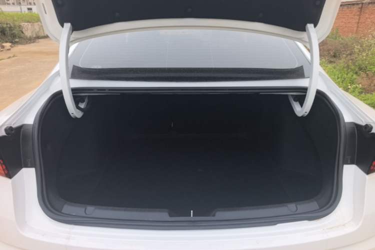 Used Geely Auto Preface 2023 2.0TD Luxury Version Trunk