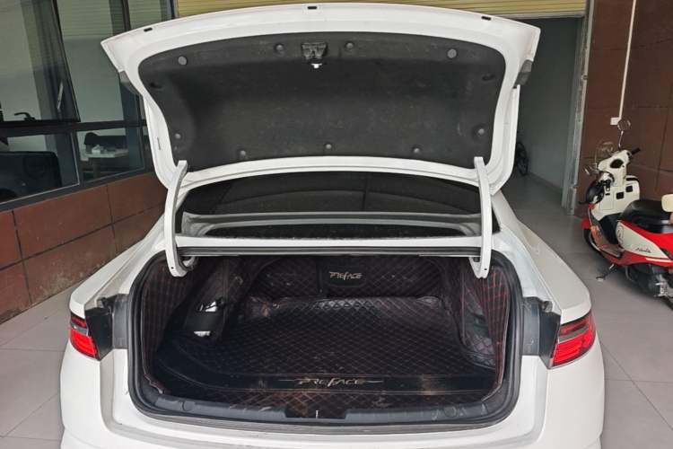 Used Geely Auto Preface 2023 2.0TD Prestige Version Trunk