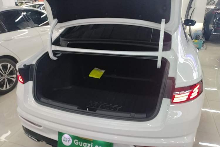 Used Geely Auto Preface 2023 2.0TD Prestige Version Trunk