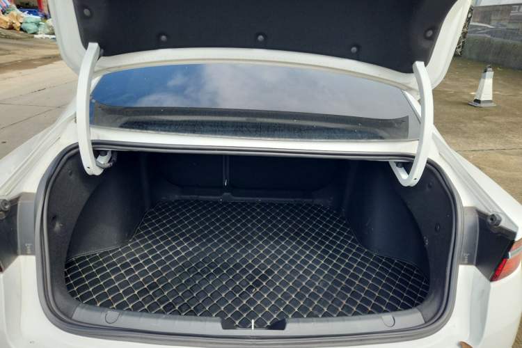 Used Geely Auto Preface 2023 2.0TD Prestige Version Trunk