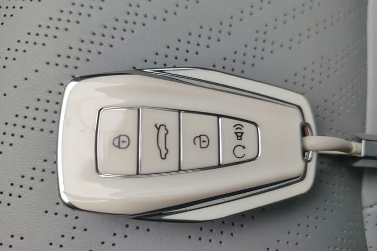 Used Geely Auto Preface 2023 2.0TD Prestige Version Vehicle Key