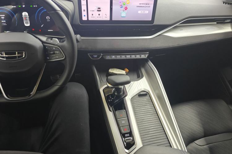 Used Geely Auto Preface 2024 2.0TD Qingyun Edition Center Console