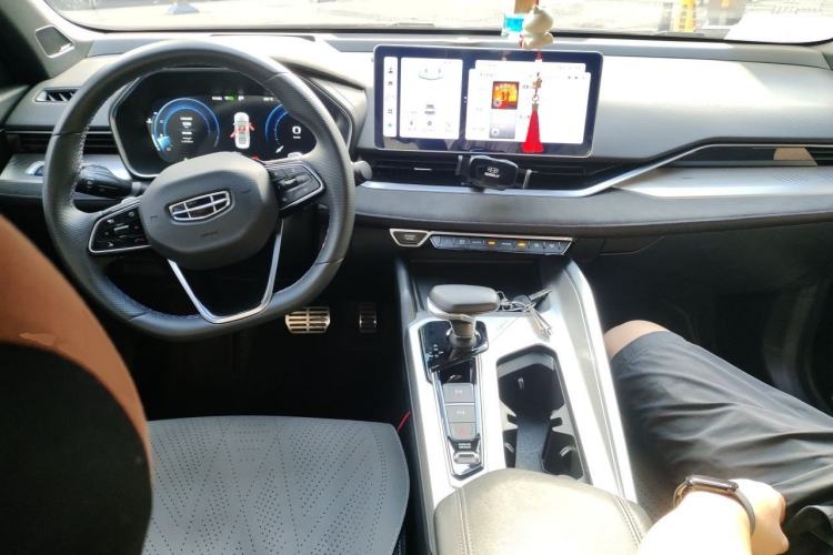 Used Geely Auto Preface 2024 2.0TD Xiaohan Edition Center Console