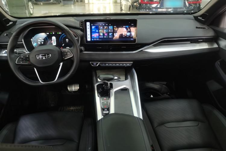 Used Geely Auto Preface 2024 2.0TD Qingyun Edition Center Console