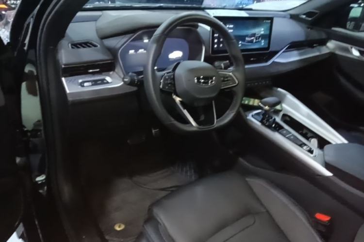 Used Geely Auto Preface 2024 2.0TD Qingyun Edition Center Console