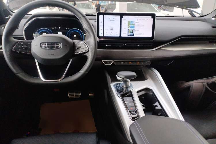 Used Geely Auto Preface 2024 2.0TD Xiaohan Edition Center Console