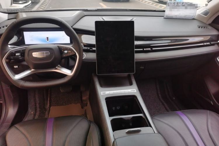 Used Geely Auto Preface 2024 Zhiqing 1.5TD Galaxy Edition Center Console