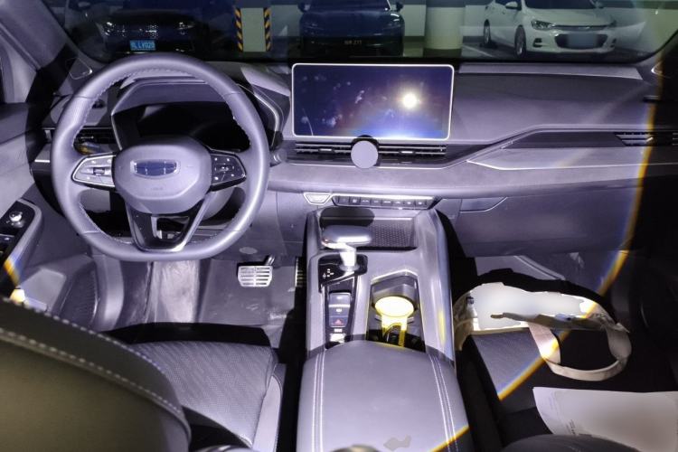 Used Geely Auto Preface 2024 2.0TD Qingyun Edition Center Console