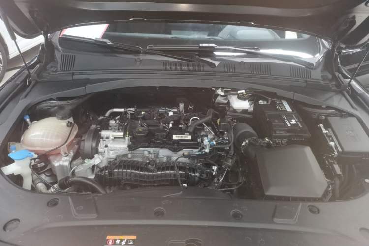 Used Geely Auto Preface 2024 2.0TD Qingyun Edition Engine Bay