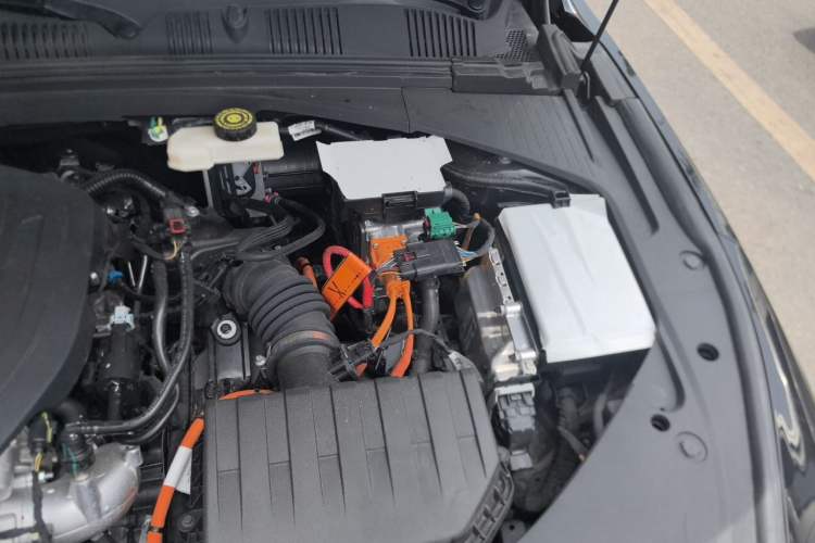 Used Geely Auto Preface 2024 Zhiqing 1.5TD Galaxy Edition Engine Bay Left