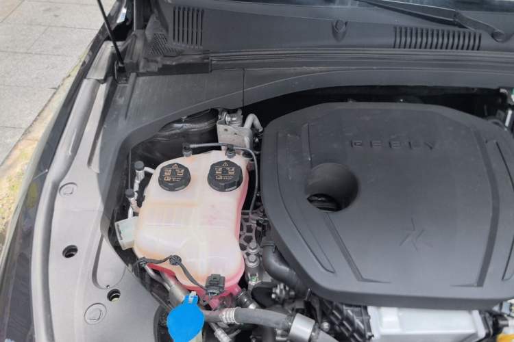 Used Geely Auto Preface 2024 Zhiqing 1.5TD Galaxy Edition Engine Bay Right