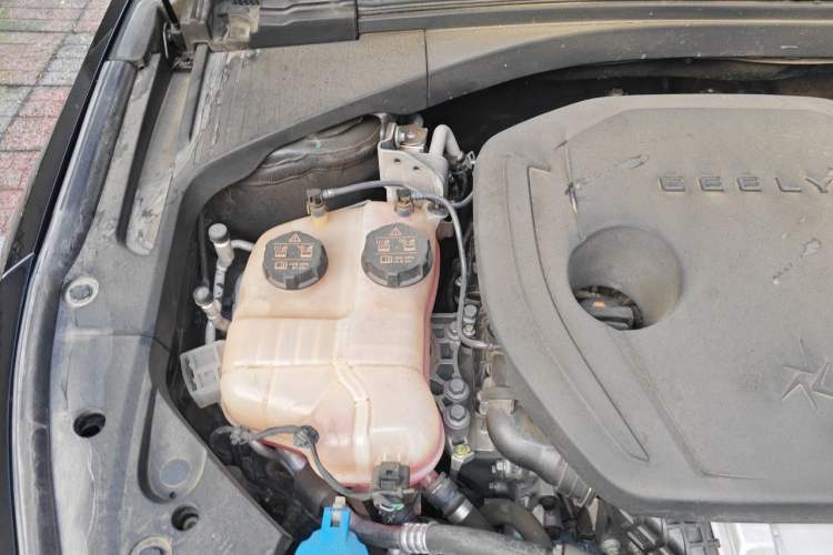 Used Geely Auto Preface 2024 Zhiqing 1.5TD Galaxy Edition Engine Bay Right