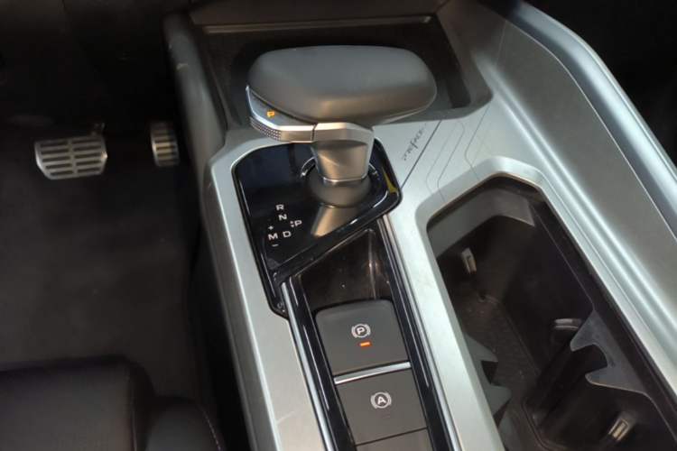 Used Geely Auto Preface 2024 2.0TD Qingyun Edition Gear Lever