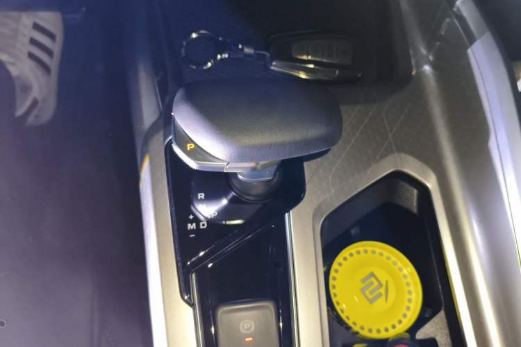 Used Geely Auto Preface 2024 2.0TD Qingyun Edition Gear Lever