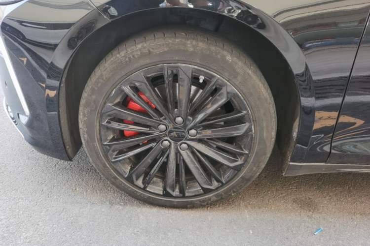 Used Geely Auto Preface 2024 Zhiqing 1.5TD Galaxy Edition Left Front Wheel Hub
