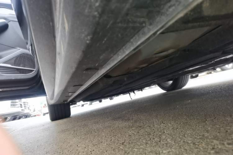 Used Geely Auto Preface 2024 Zhiqing 1.5TD Galaxy Edition Left Side Sill