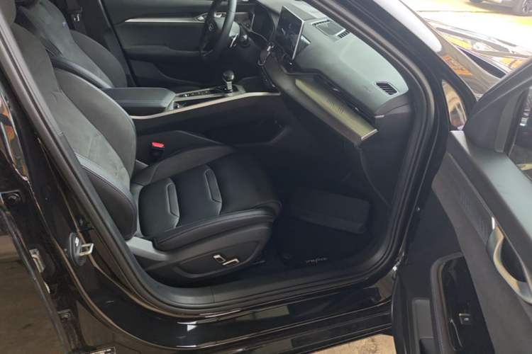 Used Geely Auto Preface 2024 2.0TD Qingyun Edition Right Front Seat