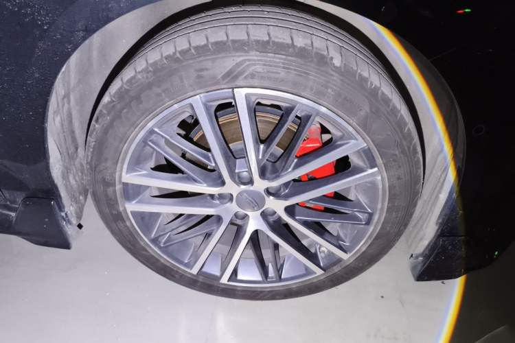 Used Geely Auto Preface 2024 2.0TD Qingyun Edition Right Front Wheel Hub