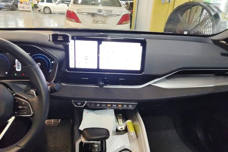 Used Geely Auto Preface 2024 2.0TD Qingyun Edition Audio And AC Panel