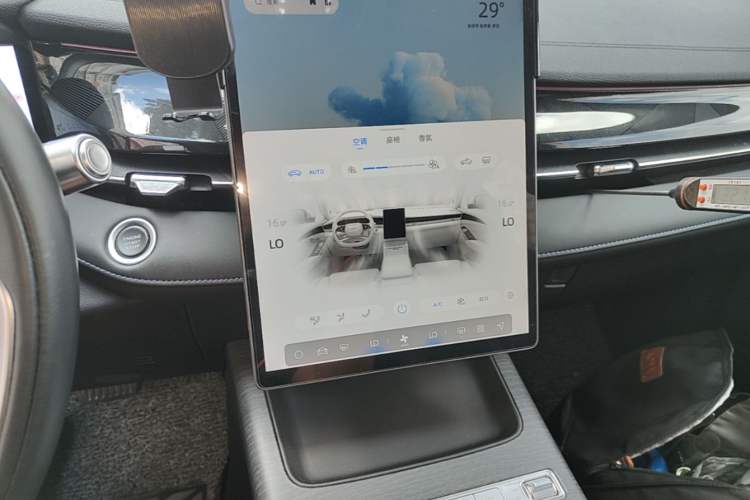 Used Geely Auto Preface 2024 Zhiqing 1.5TD Galaxy Edition Audio And AC Panel