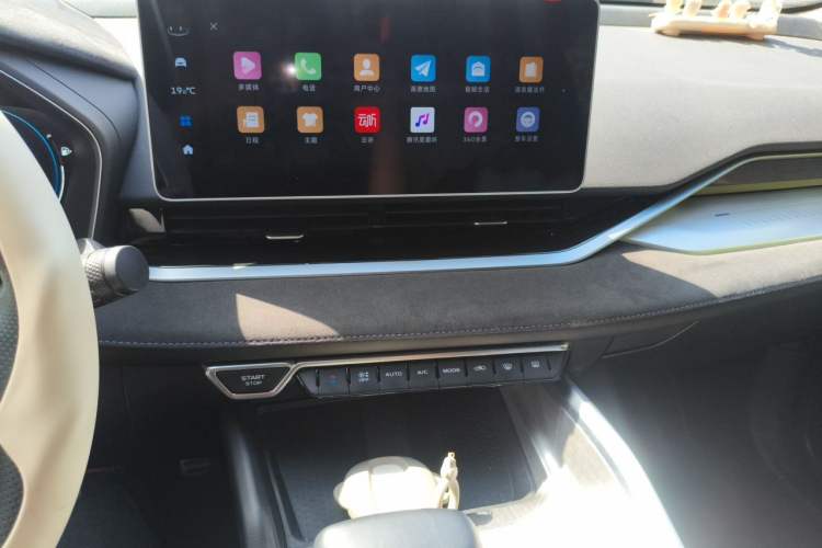 Used Geely Auto Preface 2024 2.0TD Qingyun Edition Audio And AC Panel