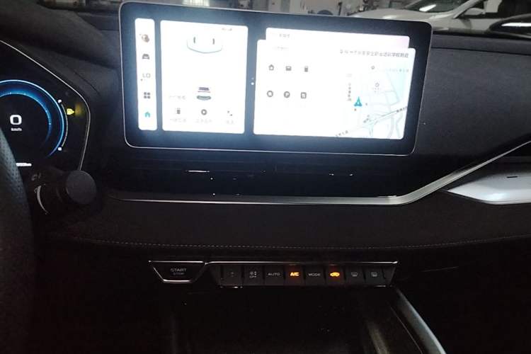 Used Geely Auto Preface 2024 2.0TD Qingyun Edition Audio And AC Panel