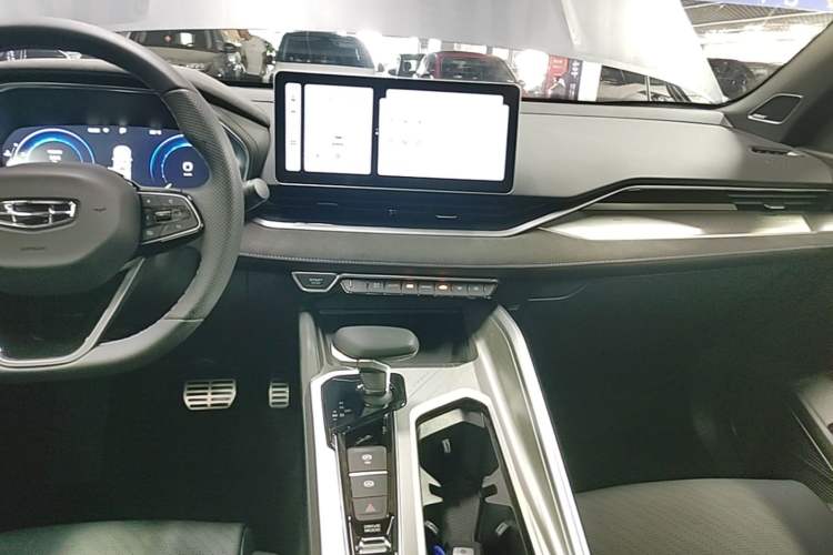 Used Geely Auto Preface 2024 2.0TD Qingyun Edition Audio And AC Panel