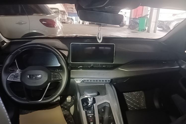 Used Geely Auto Preface 2024 2.0TD Qingyun Edition Center Console