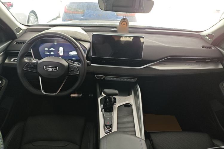 Used Geely Auto Preface 2024 2.0TD Qingyun Edition Center Console