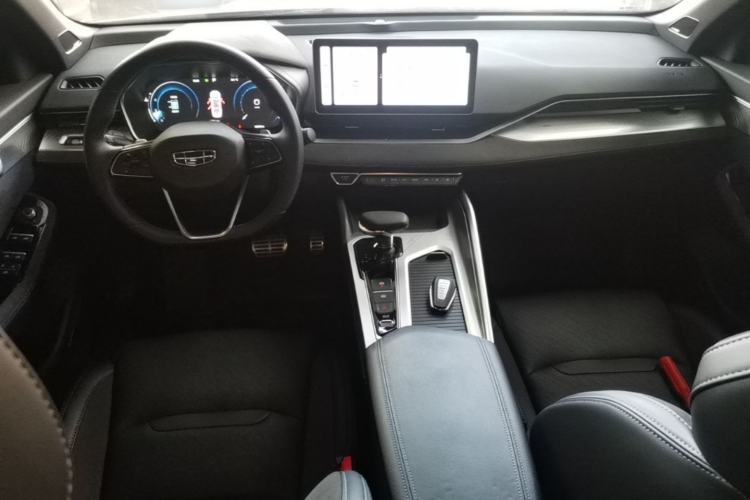 Used Geely Auto Preface 2024 2.0TD Qingyun Edition Center Console