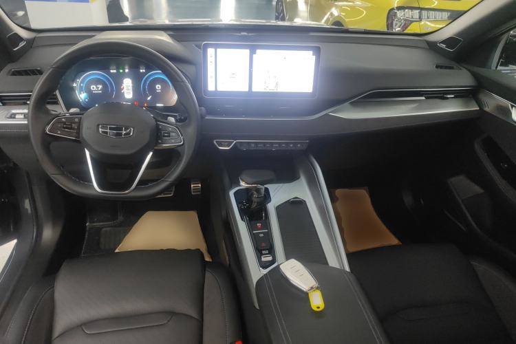 Used Geely Auto Preface 2024 2.0TD Qingyun Edition Center Console