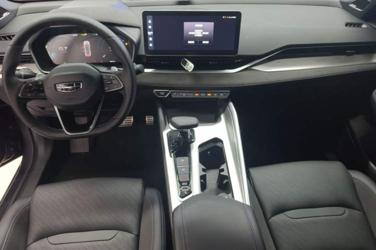 Used Geely Auto Preface 2024 2.0TD Qingyun Edition Center Console