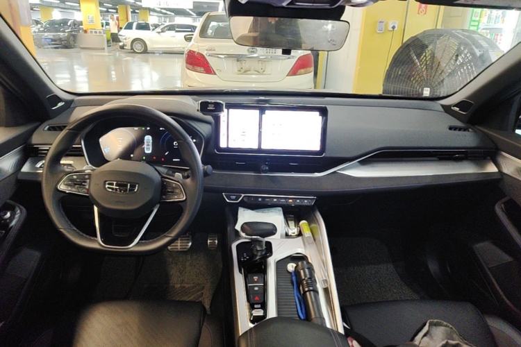 Used Geely Auto Preface 2024 2.0TD Qingyun Edition Center Console