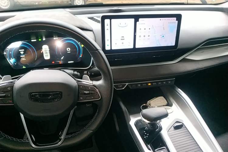 Used Geely Auto Preface 2024 2.0TD Qingyun Edition Center Console