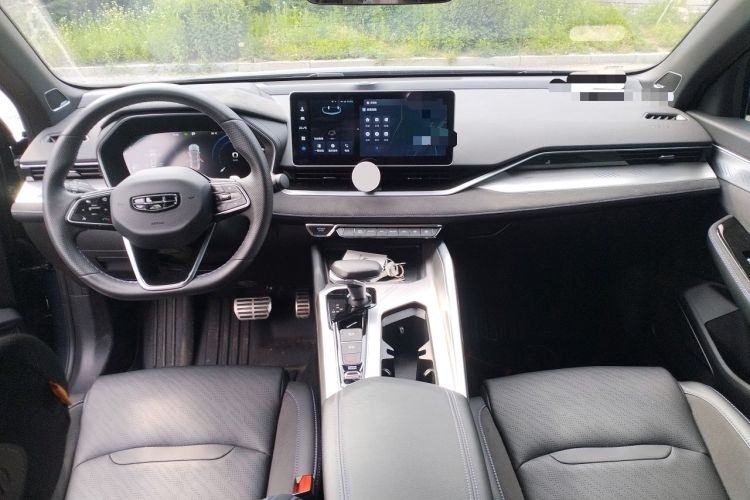 Used Geely Auto Preface 2024 2.0TD Qingyun Edition Center Console