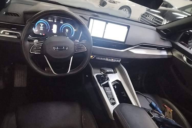 Used Geely Auto Preface 2024 2.0TD Qingyun Edition Center Console