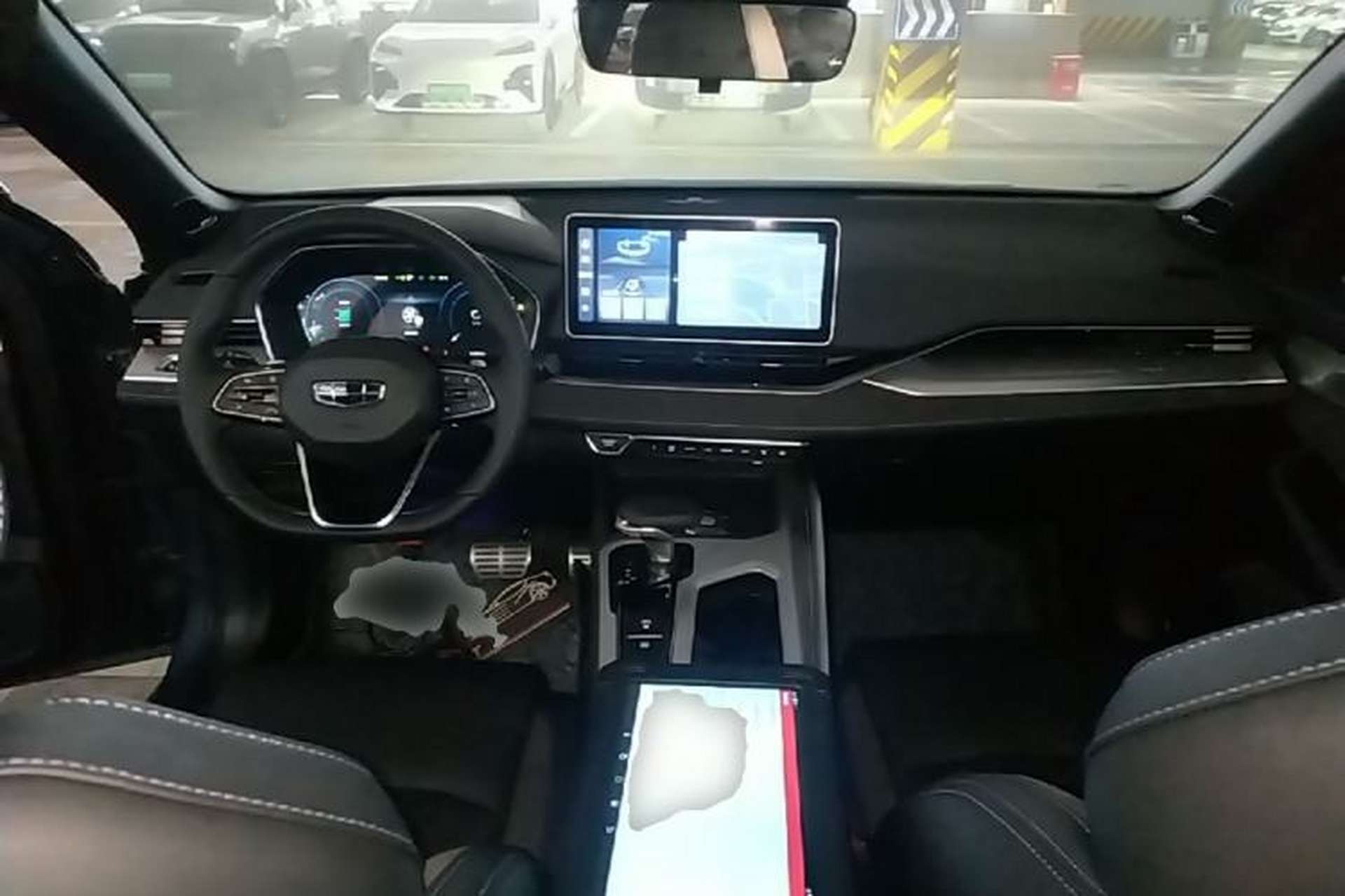 Used Geely Auto Preface 2024 2.0TD Qingyun Edition Center Console