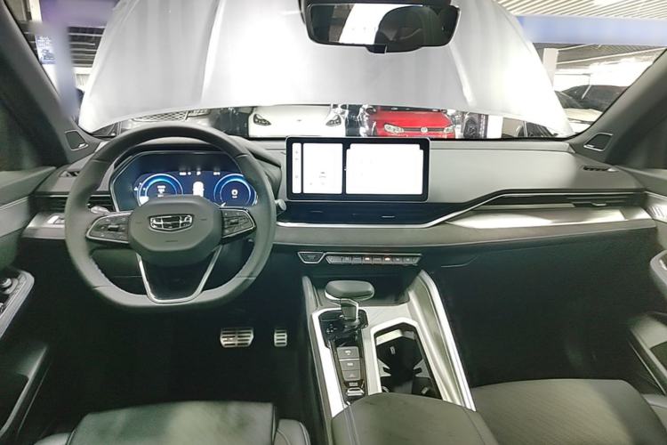 Used Geely Auto Preface 2024 2.0TD Qingyun Edition Center Console