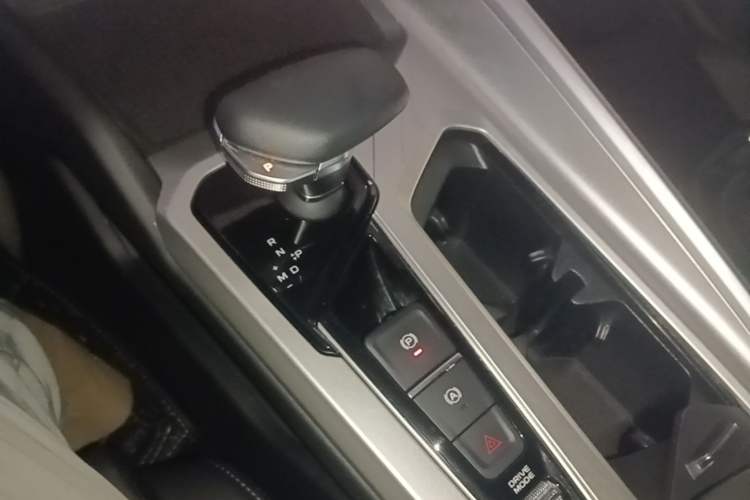 Used Geely Auto Preface 2024 2.0TD Qingyun Edition Gear Lever