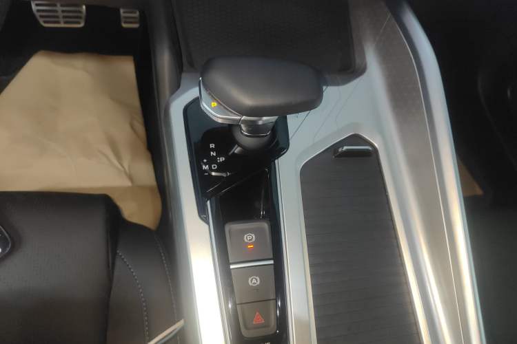 Used Geely Auto Preface 2024 2.0TD Qingyun Edition Gear Lever