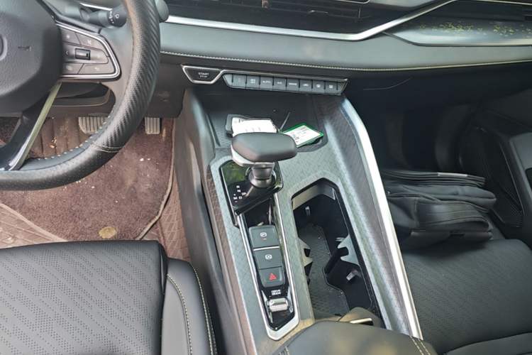 Used Geely Auto Preface 2024 1.5TD Dragon Edition Gear Lever