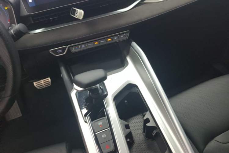 Used Geely Auto Preface 2024 2.0TD Qingyun Edition Gear Lever
