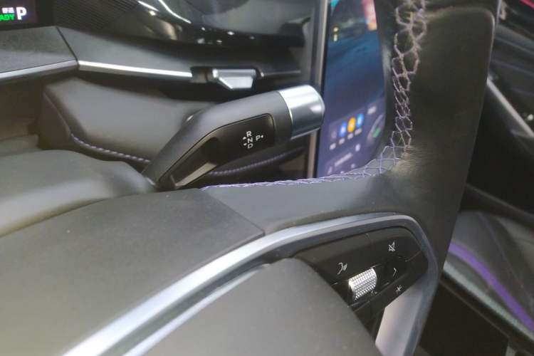 Used Geely Auto Preface 2024 Zhiqing 1.5TD Galaxy Edition Gear Lever