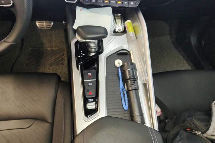 Used Geely Auto Preface 2024 2.0TD Qingyun Edition Gear Lever