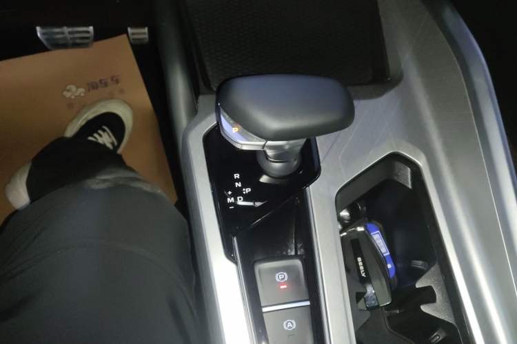 Used Geely Auto Preface 2024 2.0TD Qingyun Edition Gear Lever