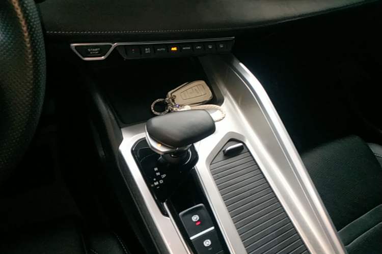 Used Geely Auto Preface 2024 2.0TD Qingyun Edition Gear Lever