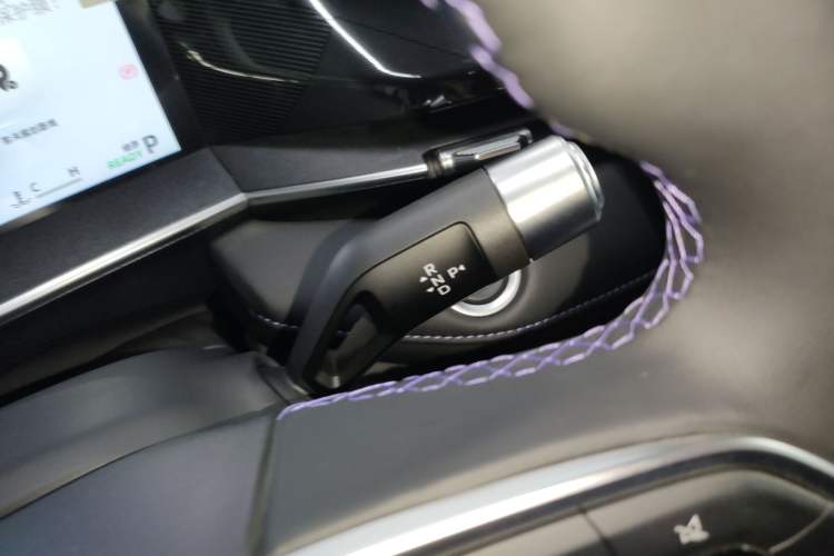 Used Geely Auto Preface 2024 Zhiqing 1.5TD Galaxy Edition Gear Lever