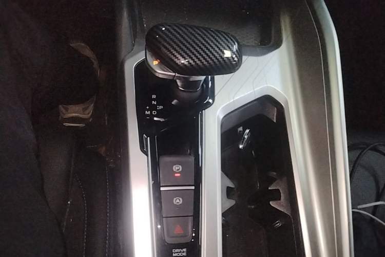 Used Geely Auto Preface 2024 2.0TD Qingyun Edition Gear Lever