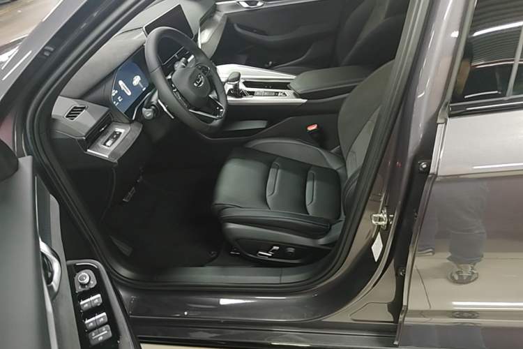 Used Geely Auto Preface 2024 2.0TD Qingyun Edition Left Front Seat