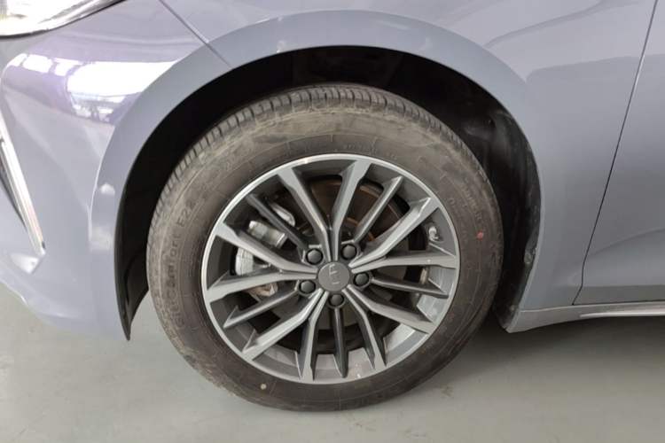 Used Geely Auto Preface 2024 Zhiqing 1.5TD Xingyun Edition Left Front Wheel Hub